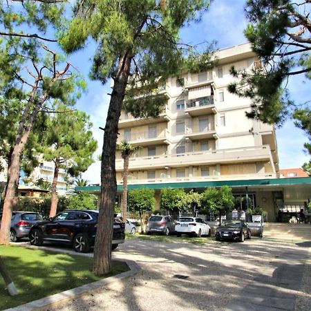Hotel Pineta Сан Бенедето дел Тронто Екстериор снимка