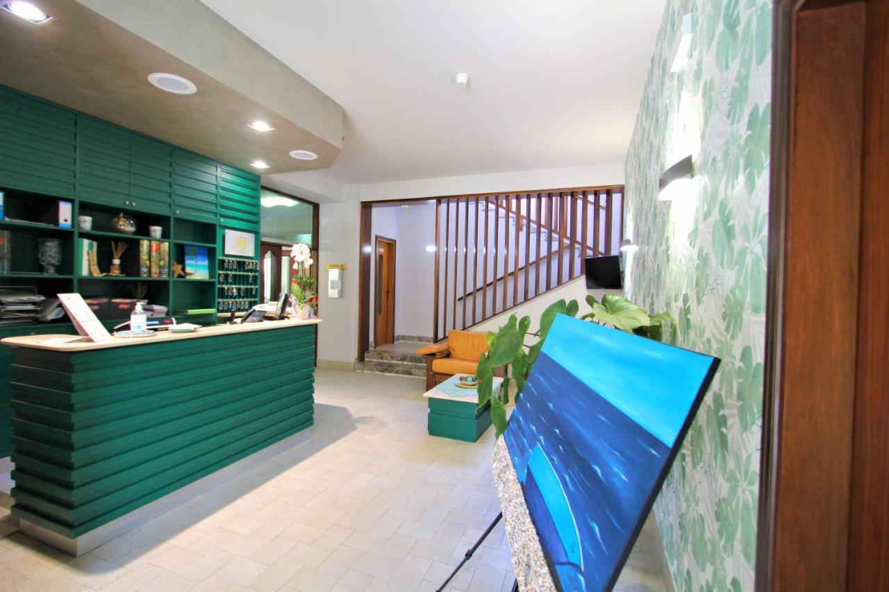 Hotel Pineta Сан Бенедето дел Тронто Екстериор снимка