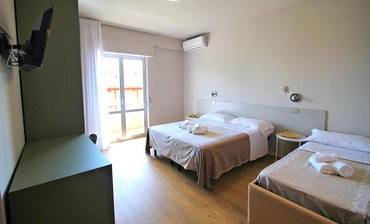 Hotel Pineta Сан Бенедето дел Тронто Екстериор снимка