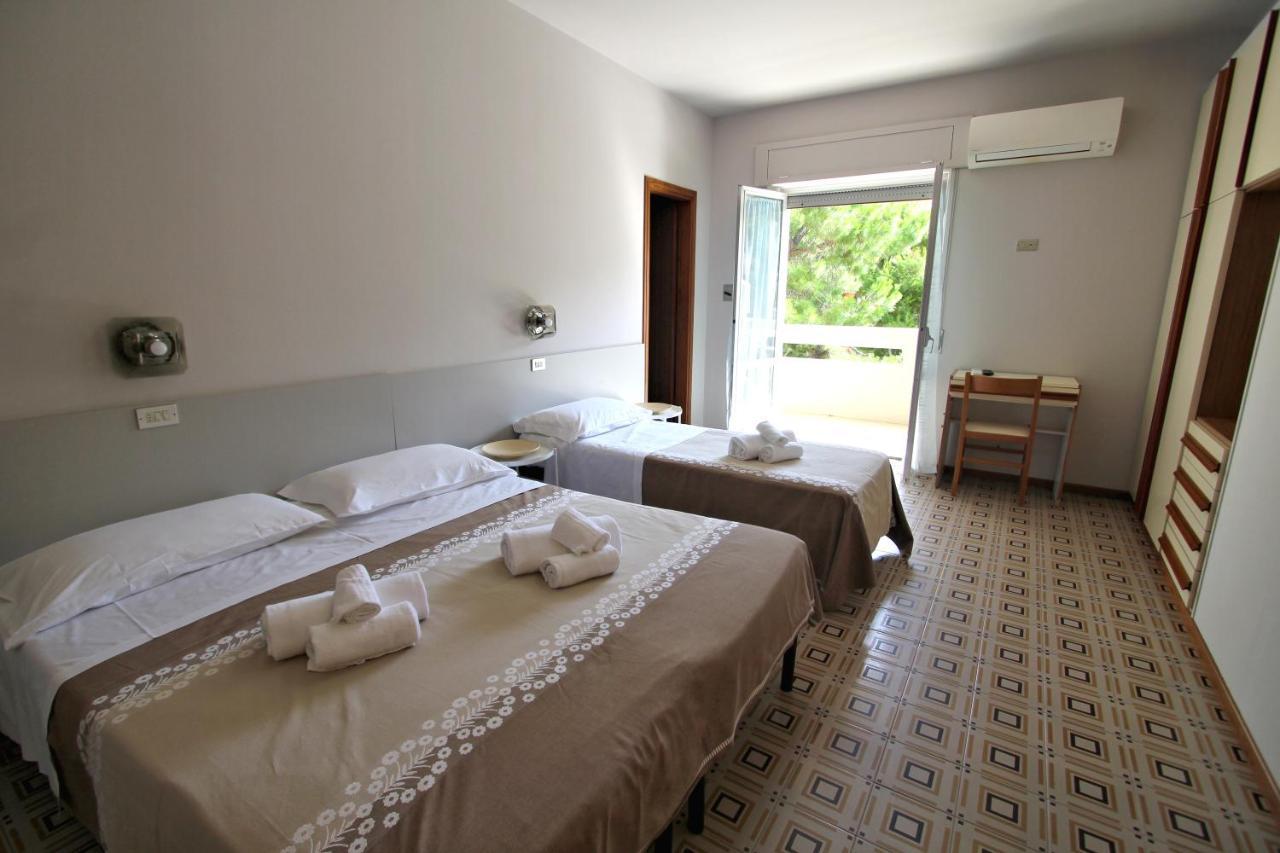 Hotel Pineta Сан Бенедето дел Тронто Екстериор снимка