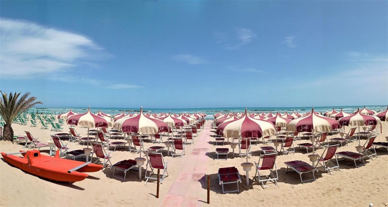 Hotel Pineta Сан Бенедето дел Тронто Екстериор снимка