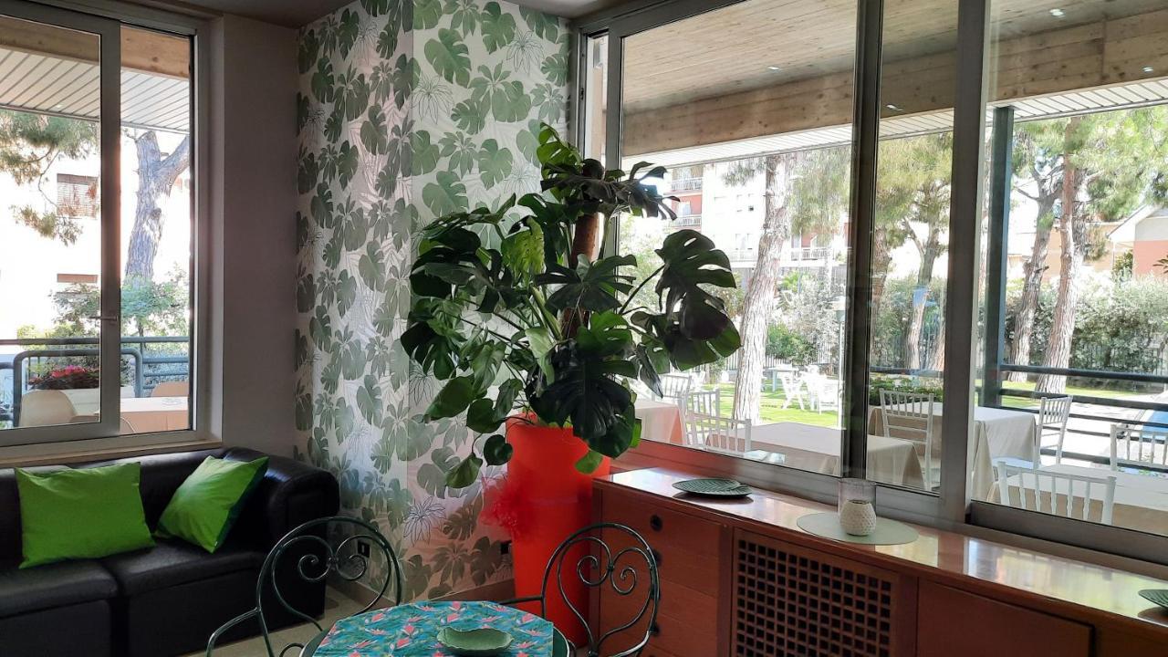 Hotel Pineta Сан Бенедето дел Тронто Екстериор снимка