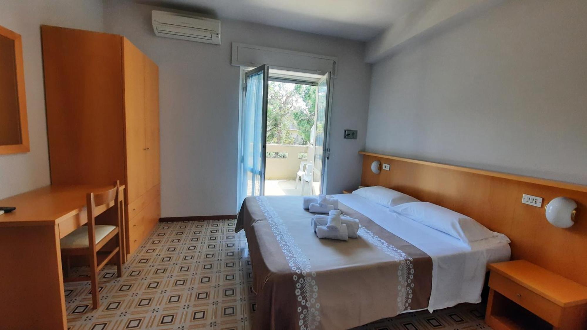 Hotel Pineta Сан Бенедето дел Тронто Екстериор снимка