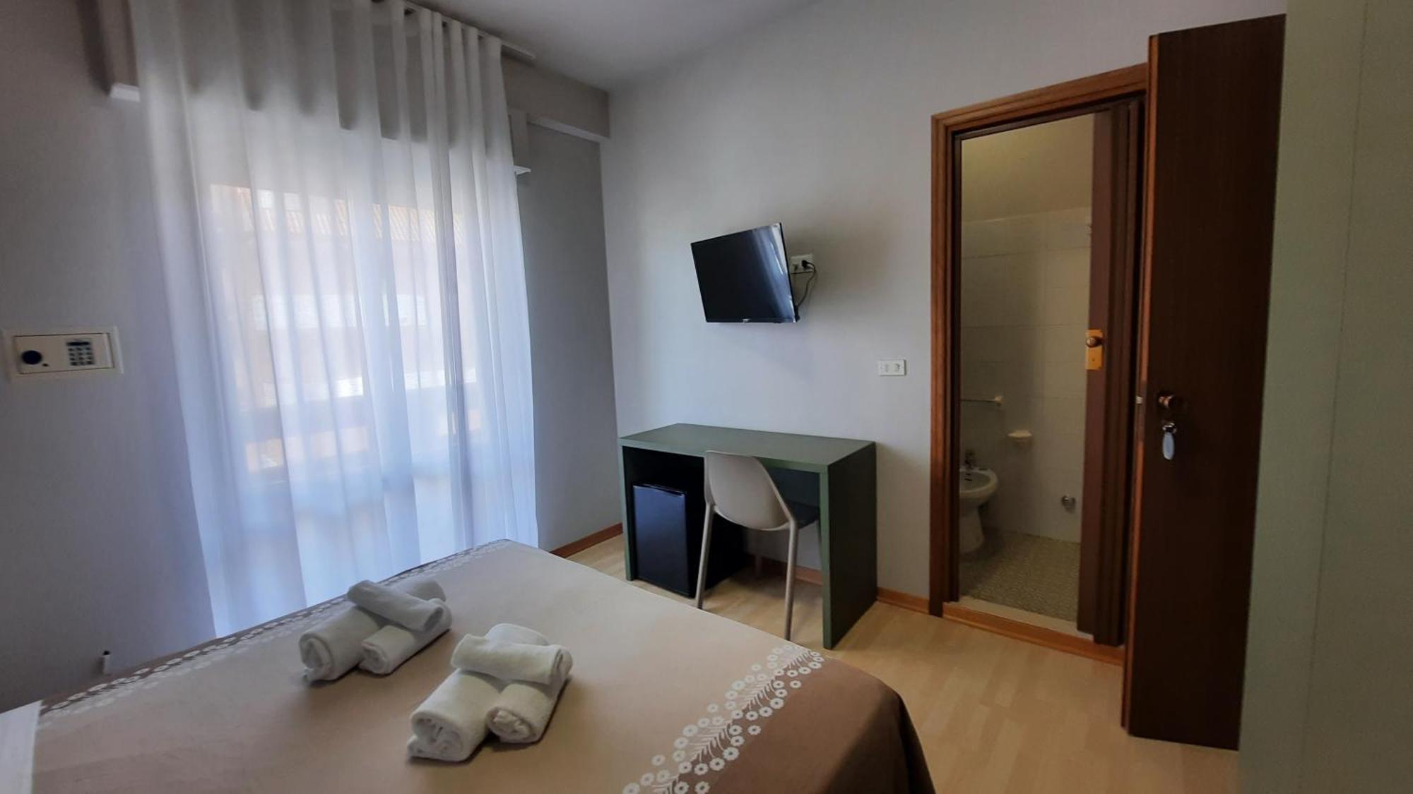 Hotel Pineta Сан Бенедето дел Тронто Екстериор снимка